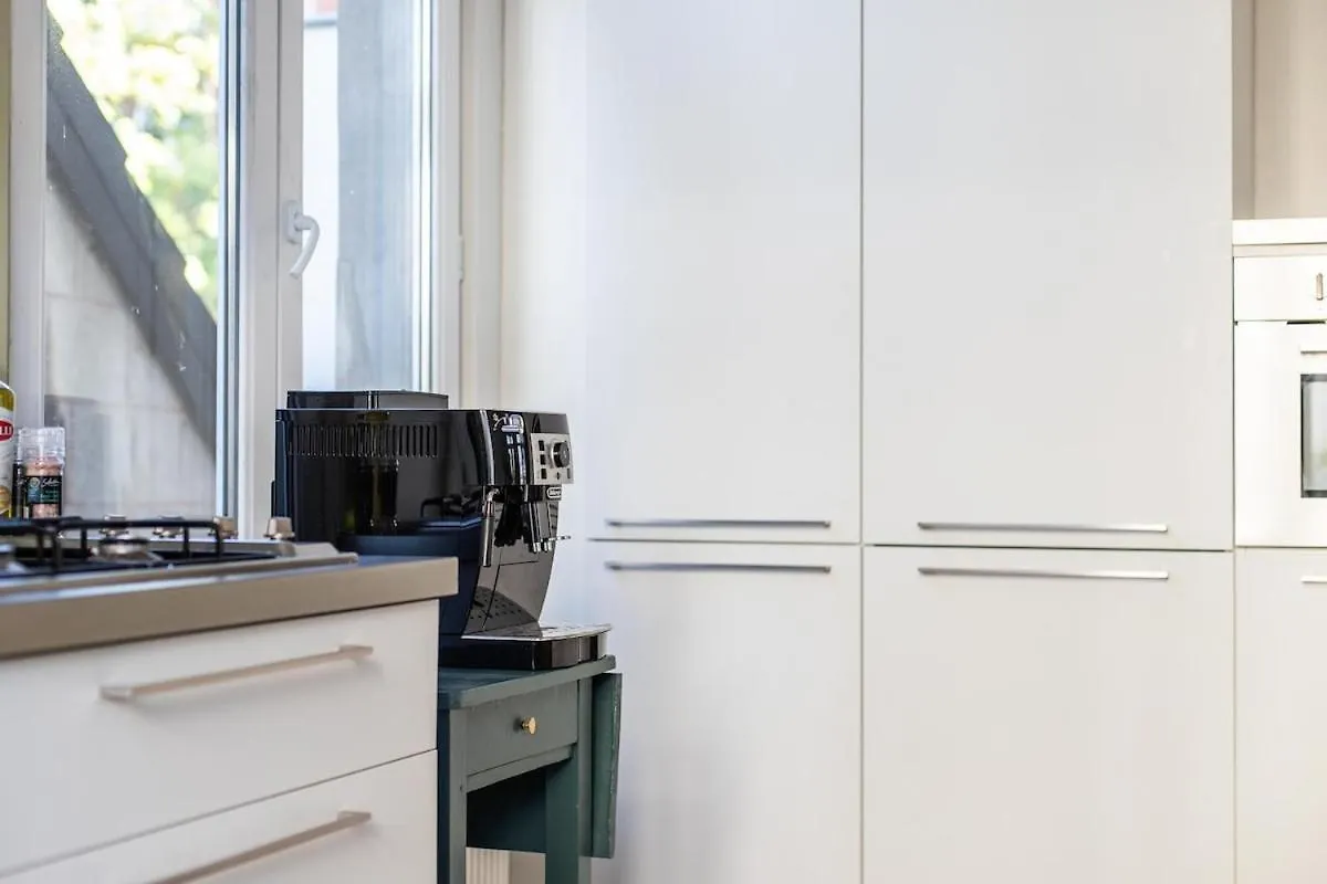 Chic 3Br Apartment Near Antwerpen-Centraal Station  Αμβέρσα